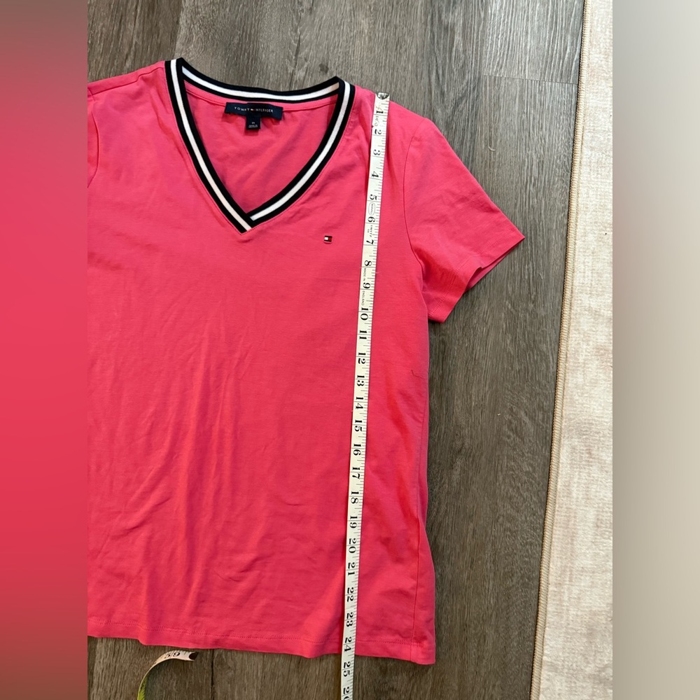 NWOT Tommy Hilfiger SZ M Women's Pink V-Neck Top. slim fit. Never worn - Picture 4 of 8